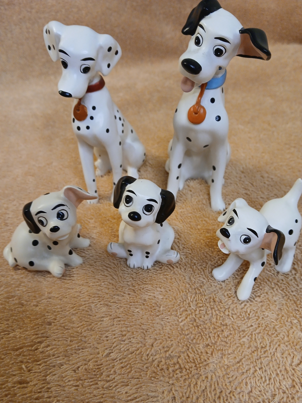 Dalmatian Dog Figurines Lot of 5 White w/ Black Spots 101 Dalmatians Style